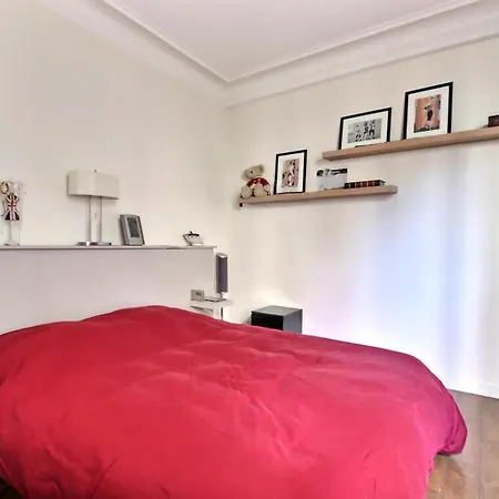 Penthouse De Luxe à Deux Pas Du Panthéon, Dans Le Centre De *